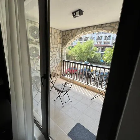 Etara 4, - Modern Seaside Elegance Daire